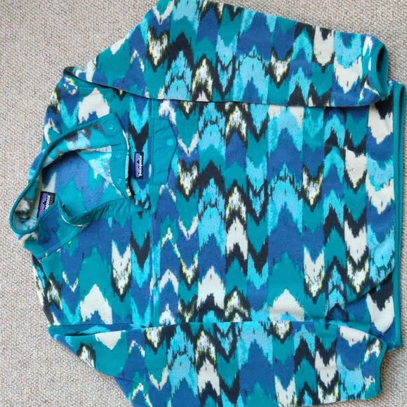 Patagonia Sweaters - Patagonia Snap-T Synchilla fleece pullover sweater in trout tales print, Medium